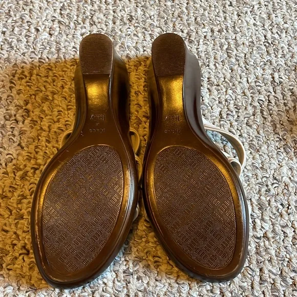 Italian Shoemakers Wedge Sandals - Picture 4 of 5